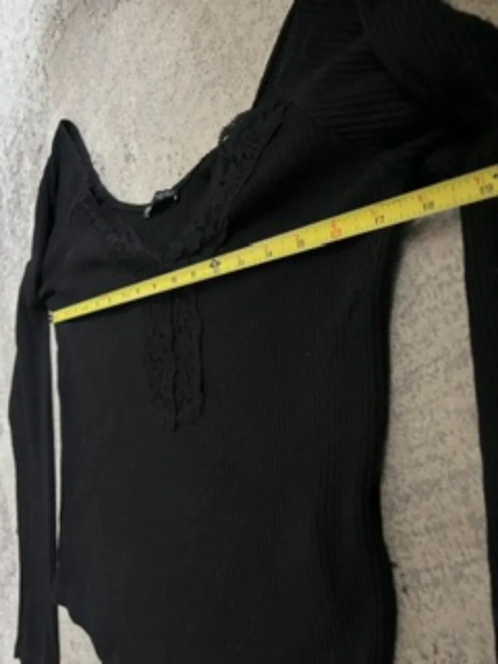 🧡3/$15 Zara Long Sleeve Off the Shoulder Neckline Lace Top L
